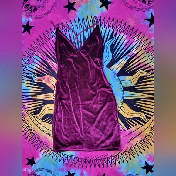 ANOTHER STORY - Elegant Shiny Maroon Dress - Picture 4 of 6